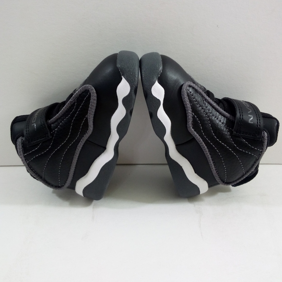 Jordan Pro Strong Baby & Toddler 4C Black White Basketball Shoes DC7910-002 - Picture 5 of 8